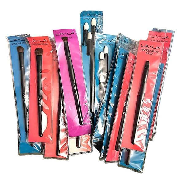 Wholesale 15 La La Makeup Brushes Assorted Shapes NWT - Picture 1 of 6